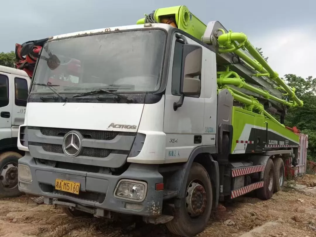 2013 zoomlion boom pump 47m carro com bomba de concreto montado em caminhão no chassi benz