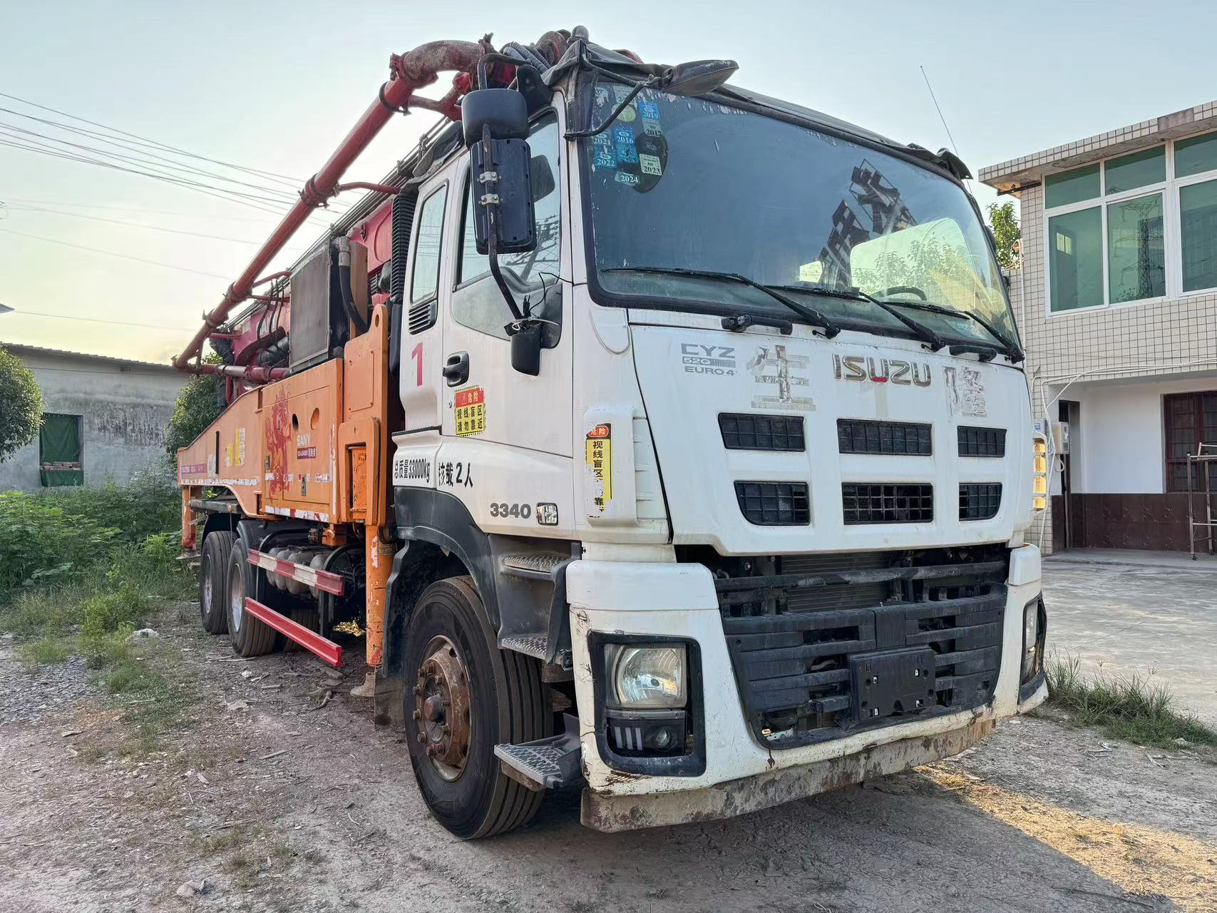 2015 sany boom pump 47m carro com bomba de concreto montado em caminhão no chassi isuzu