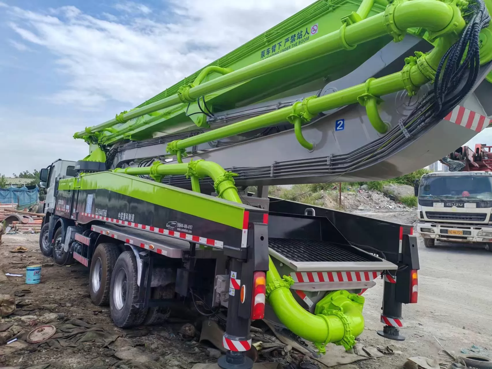 2012 zoomlion 56m boom pump carro com bomba de concreto montado em caminhão no chassi benz