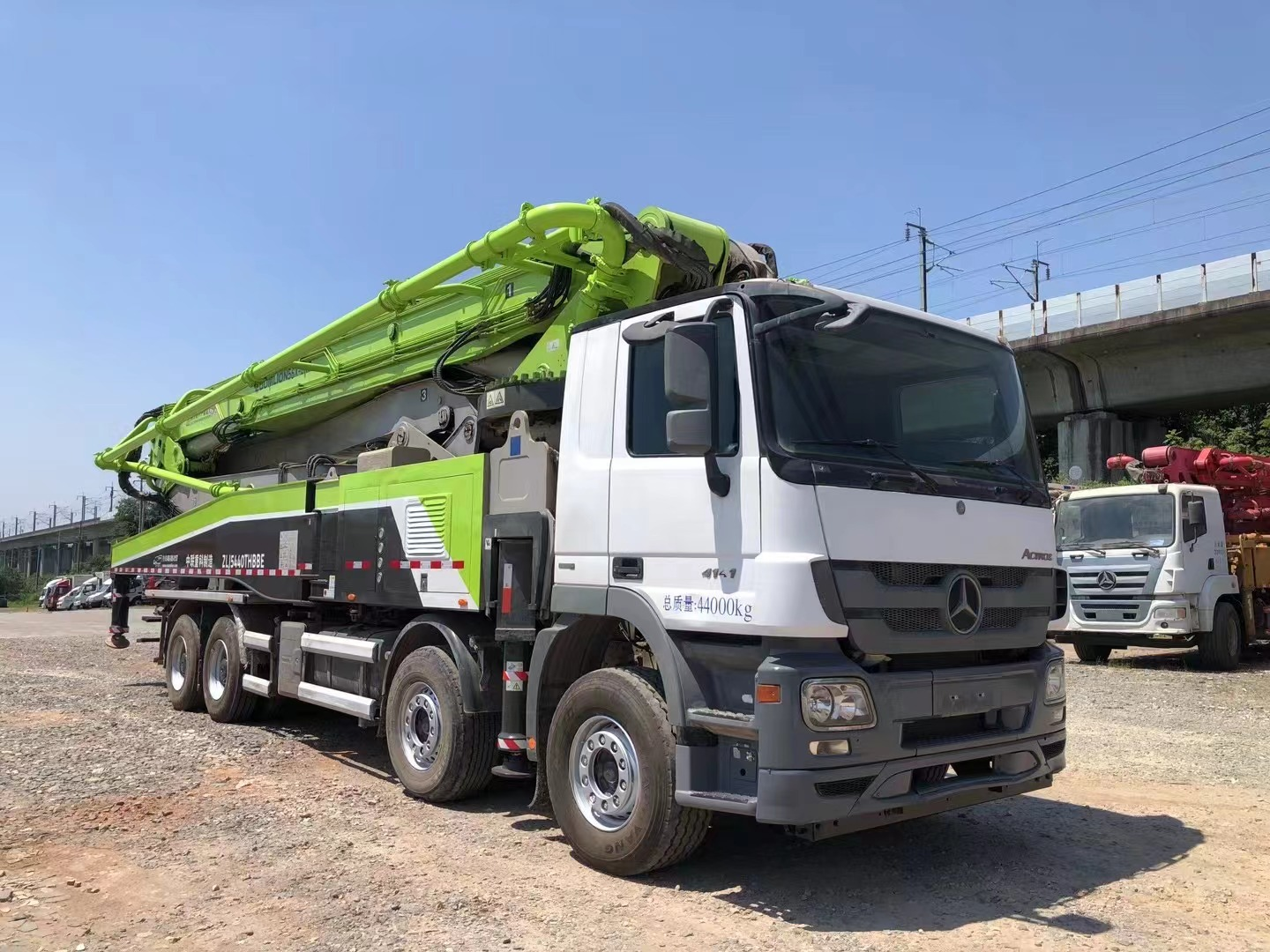 2019 zoomlion boom pump 56m carro com bomba de concreto montado em caminhão no chassi benz