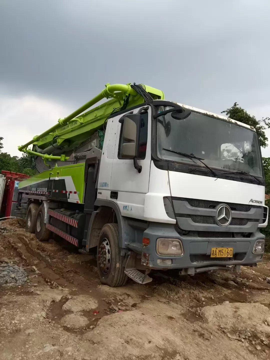 2013 zoomlion boom pump 47m carro com bomba de concreto montado em caminhão no chassi benz