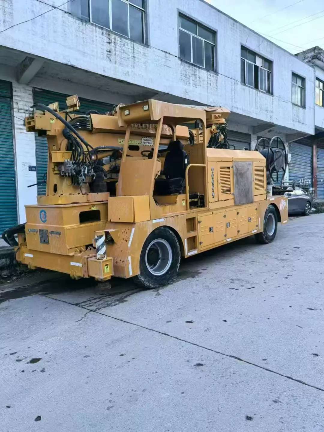 caminhão de pulverização de concreto projetado 30m3 máquina manipuladora de concreto projetado tuc3016n pulverizador de concreto para construção de mineração